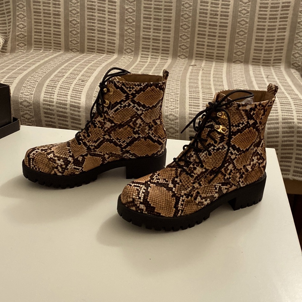 Lulu’s comeback boots with snakeskin pattern